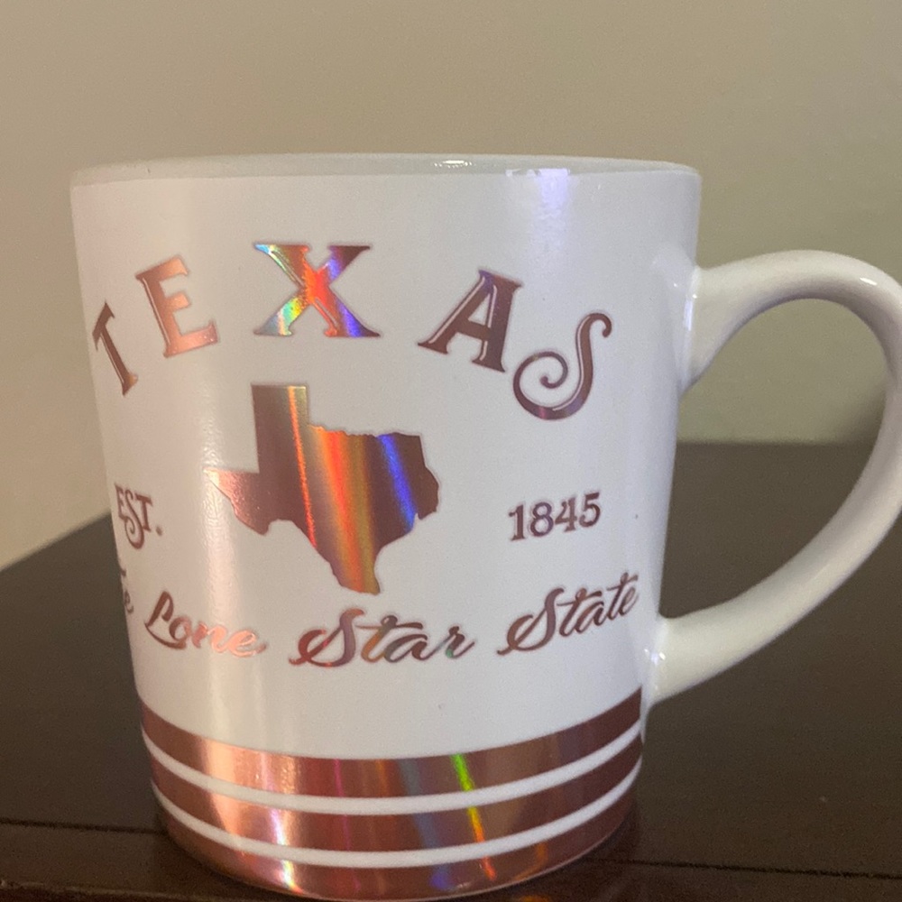 Brand New
Dallas Texas White and Gold Solid/Ceramic Mug